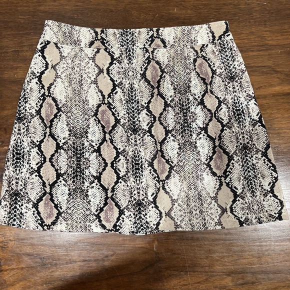 Altered State Skirt Women Medium Zip Front Snake Print Short - Picture 4 of 9